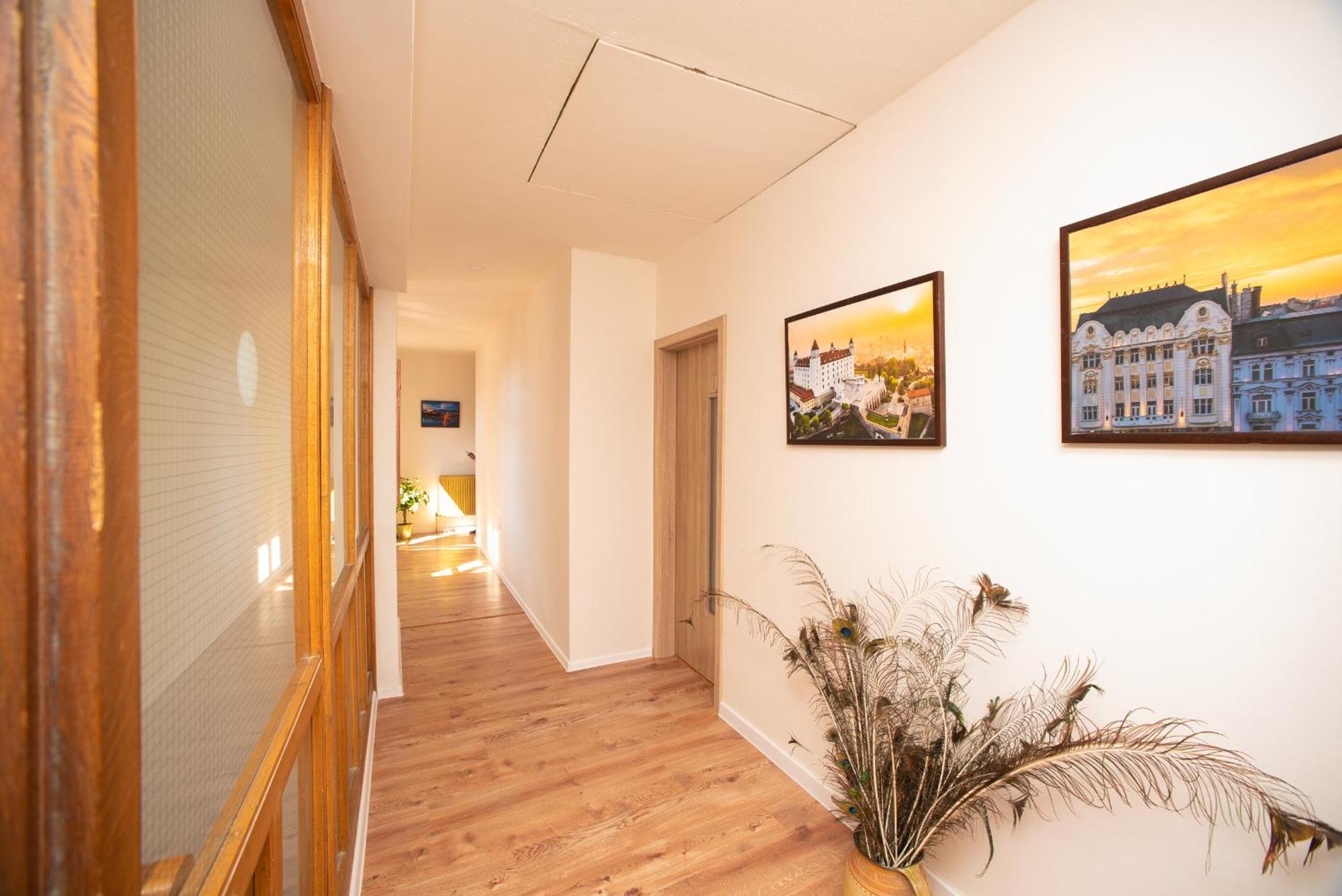 Blue Lotus Apartments Братислава Экстерьер фото