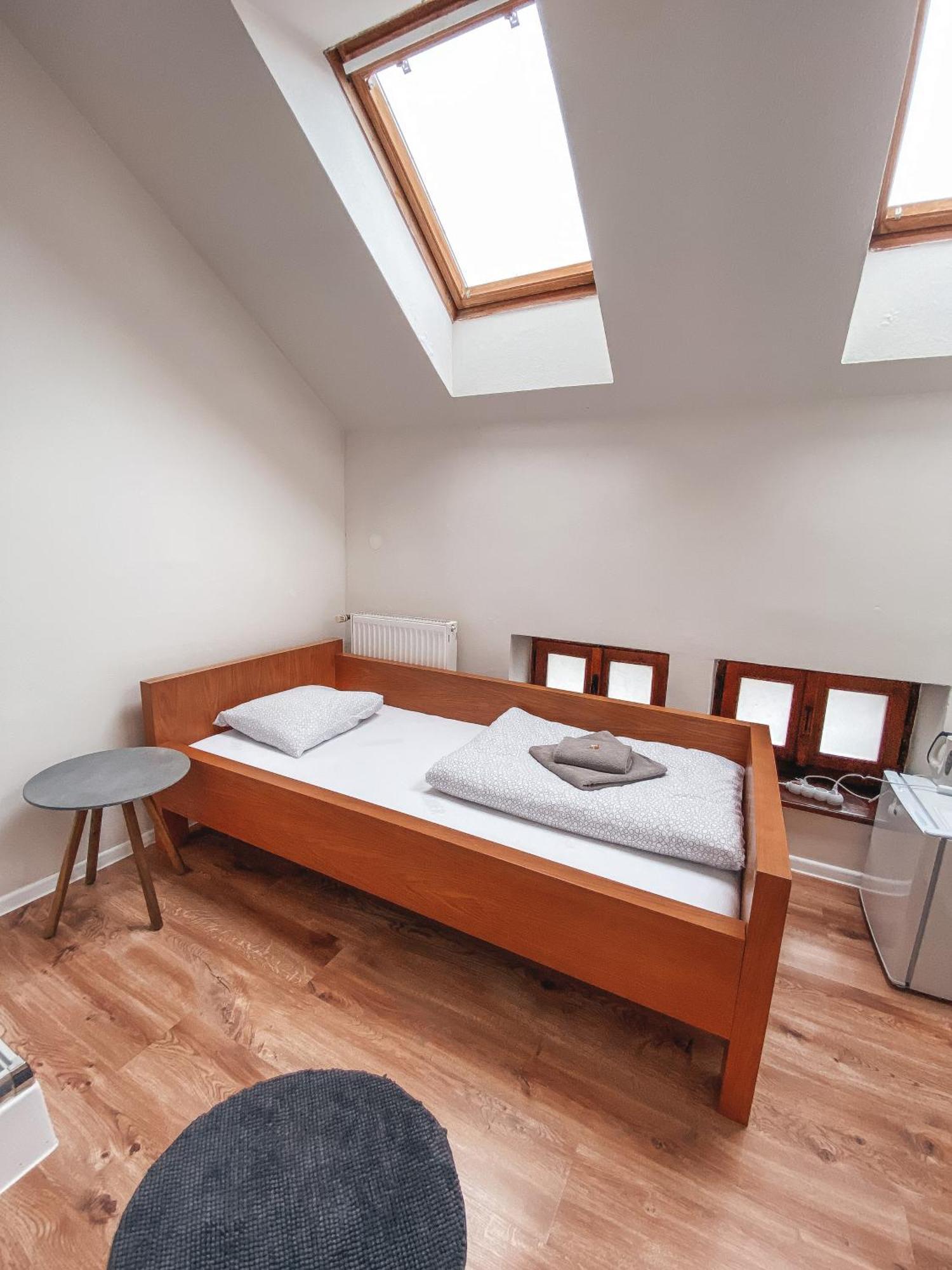Blue Lotus Apartments Братислава Экстерьер фото