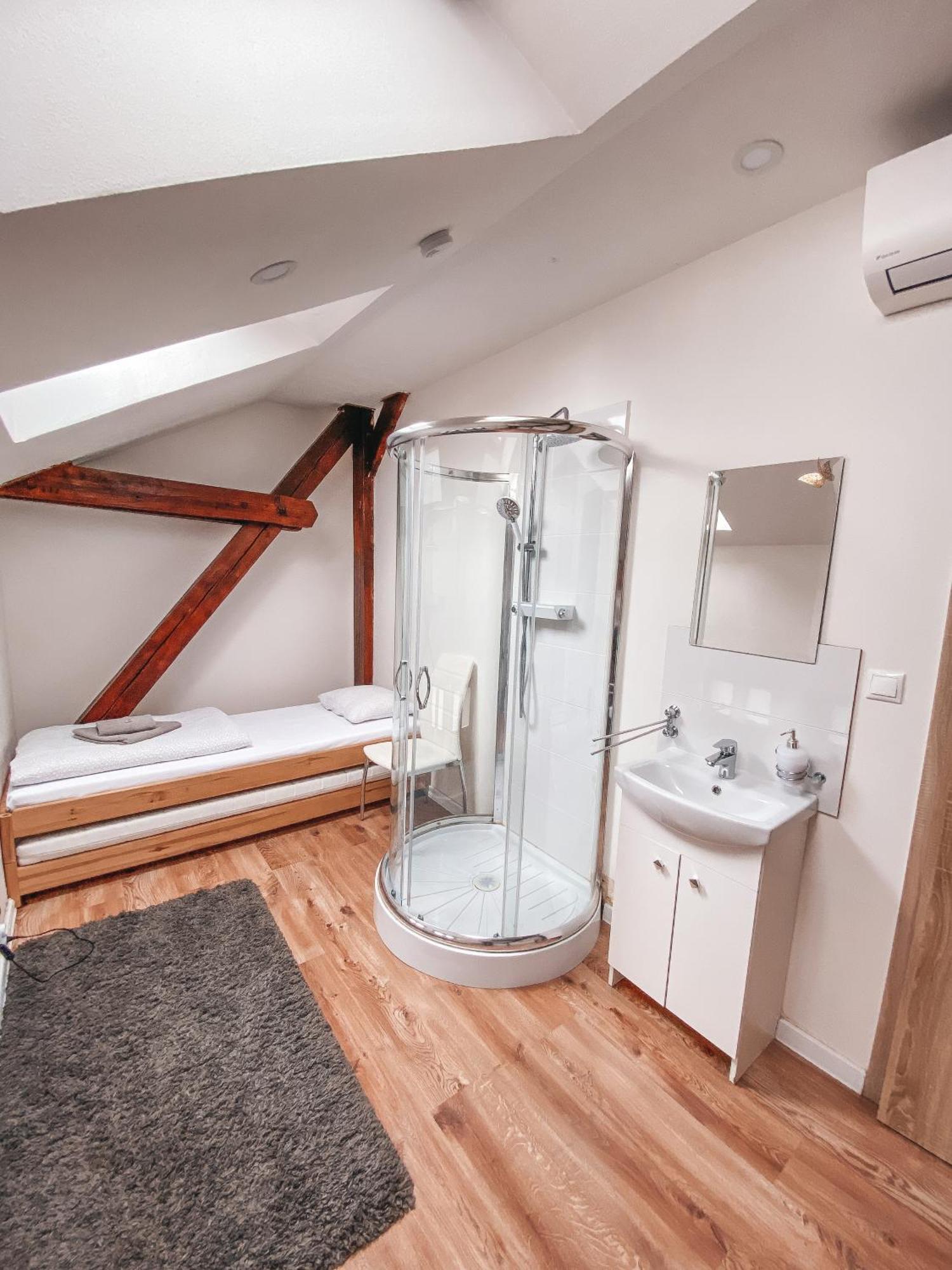 Blue Lotus Apartments Братислава Экстерьер фото