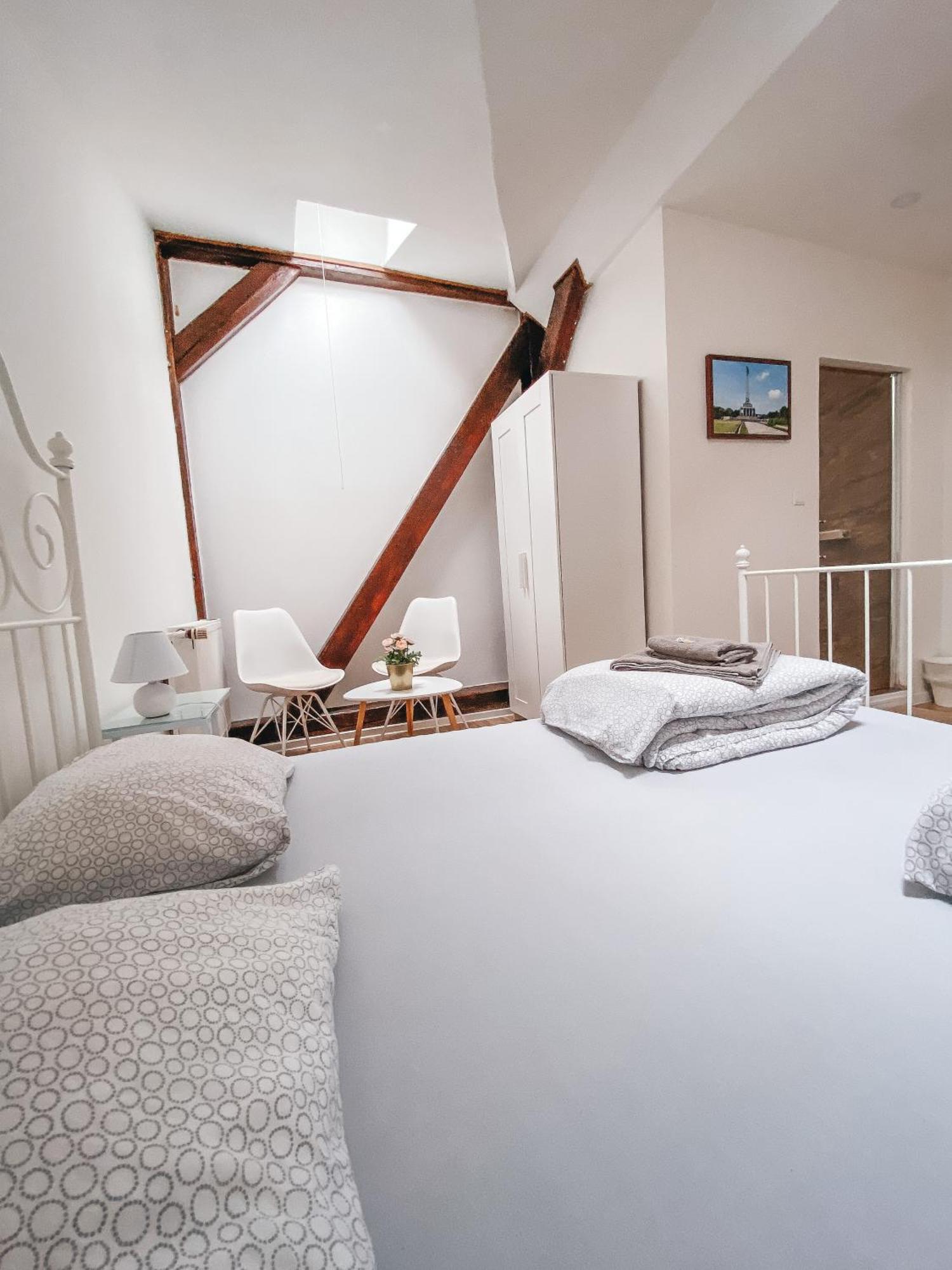 Blue Lotus Apartments Братислава Экстерьер фото