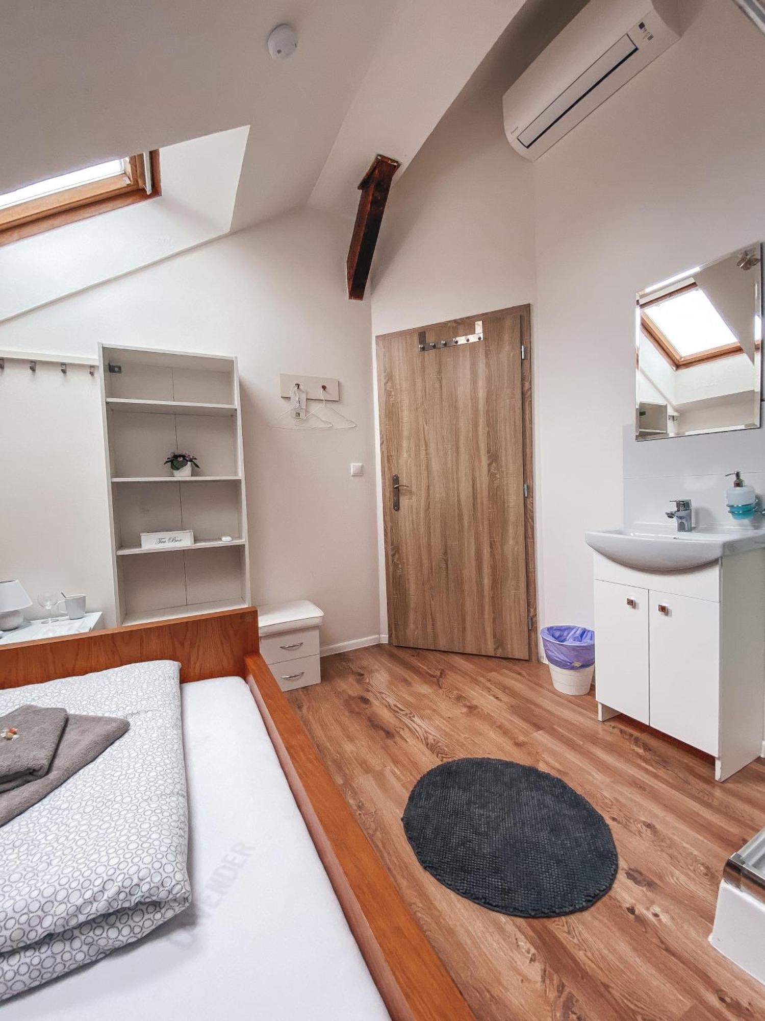 Blue Lotus Apartments Братислава Экстерьер фото