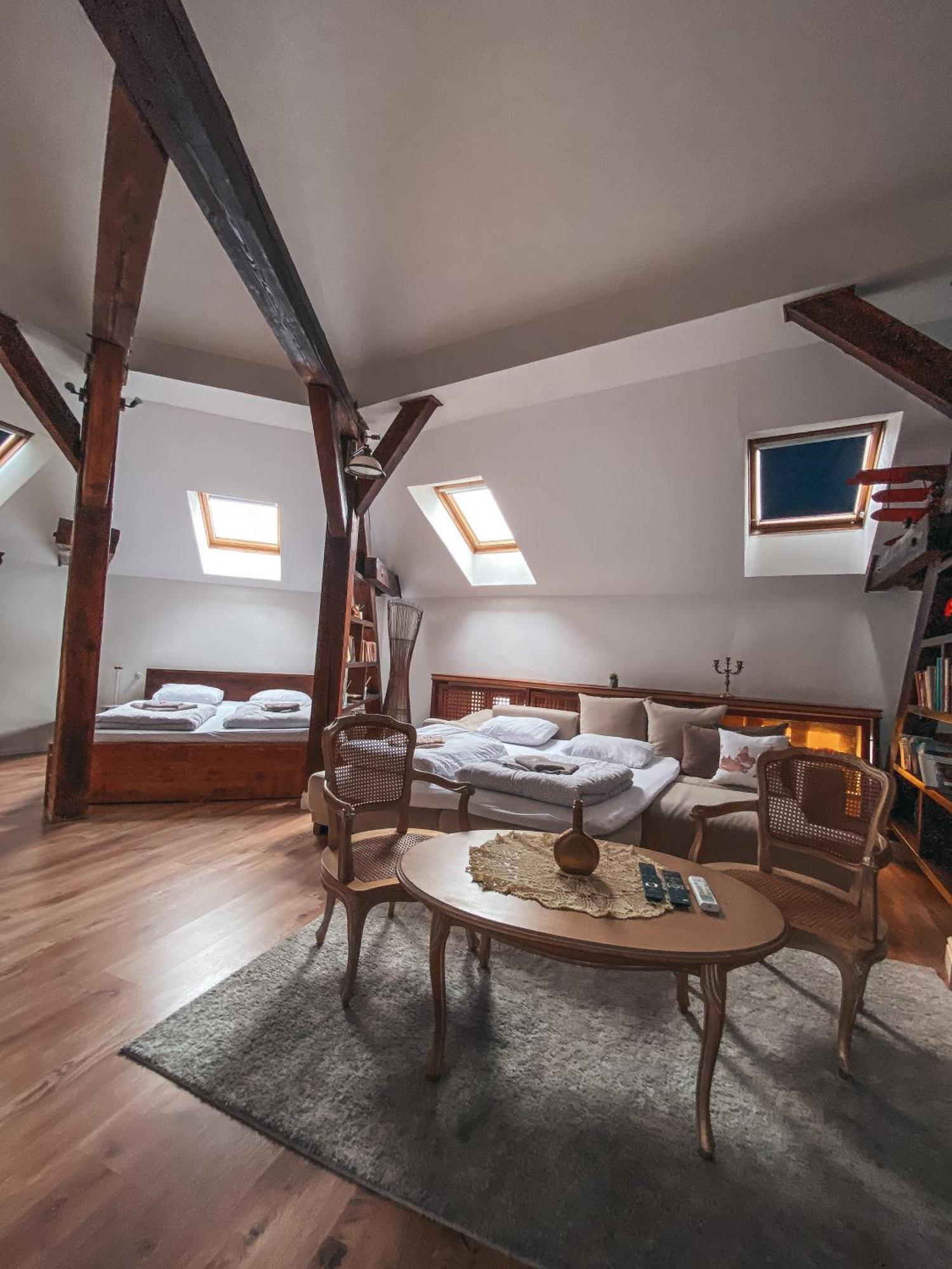Blue Lotus Apartments Братислава Экстерьер фото