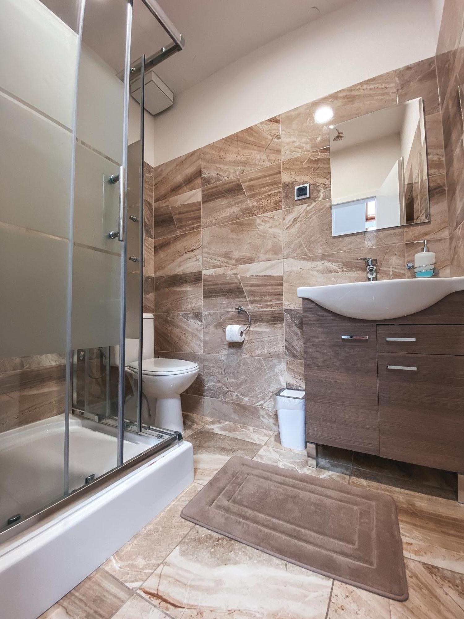 Blue Lotus Apartments Братислава Экстерьер фото