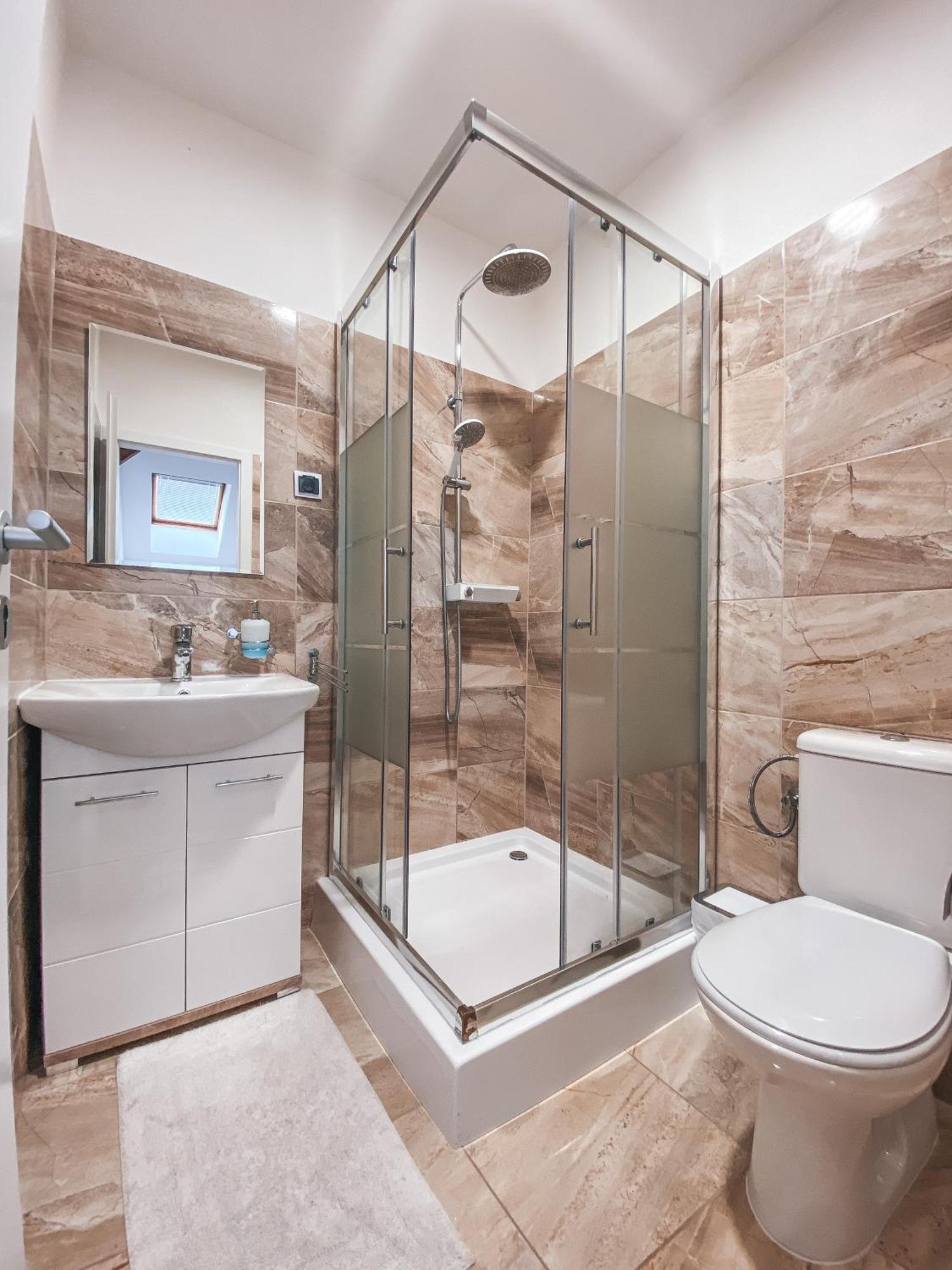 Blue Lotus Apartments Братислава Экстерьер фото